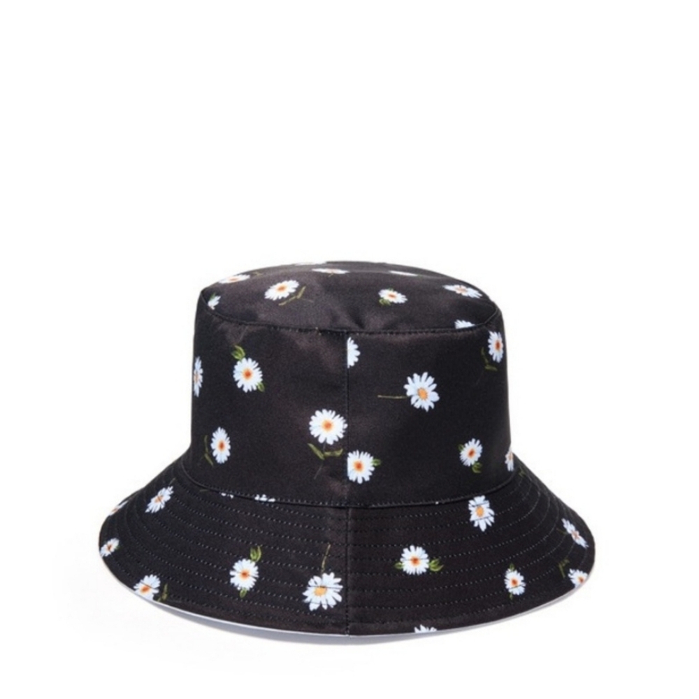 Alice + Olivia Daisy Print Bucket Hat